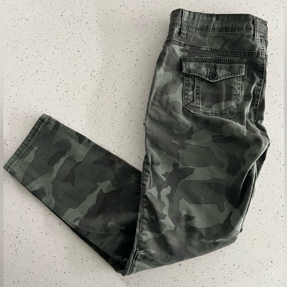 Women Camo Pants - Picture 2 of 3